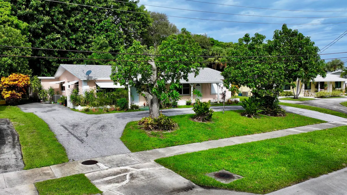 dji_fly_20261002_101414_0080_17910273732 at 315 Northlake Drive 315/317, North Palm Beach