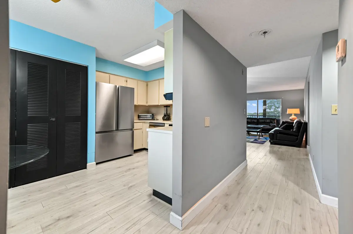 04 Entry 01 at 7286 HUNTINGTON Lane 402, Delray Beach