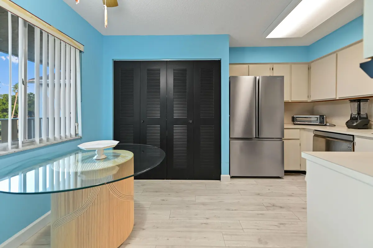 05 Kitchen 01 at 7286 HUNTINGTON Lane 402, Delray Beach
