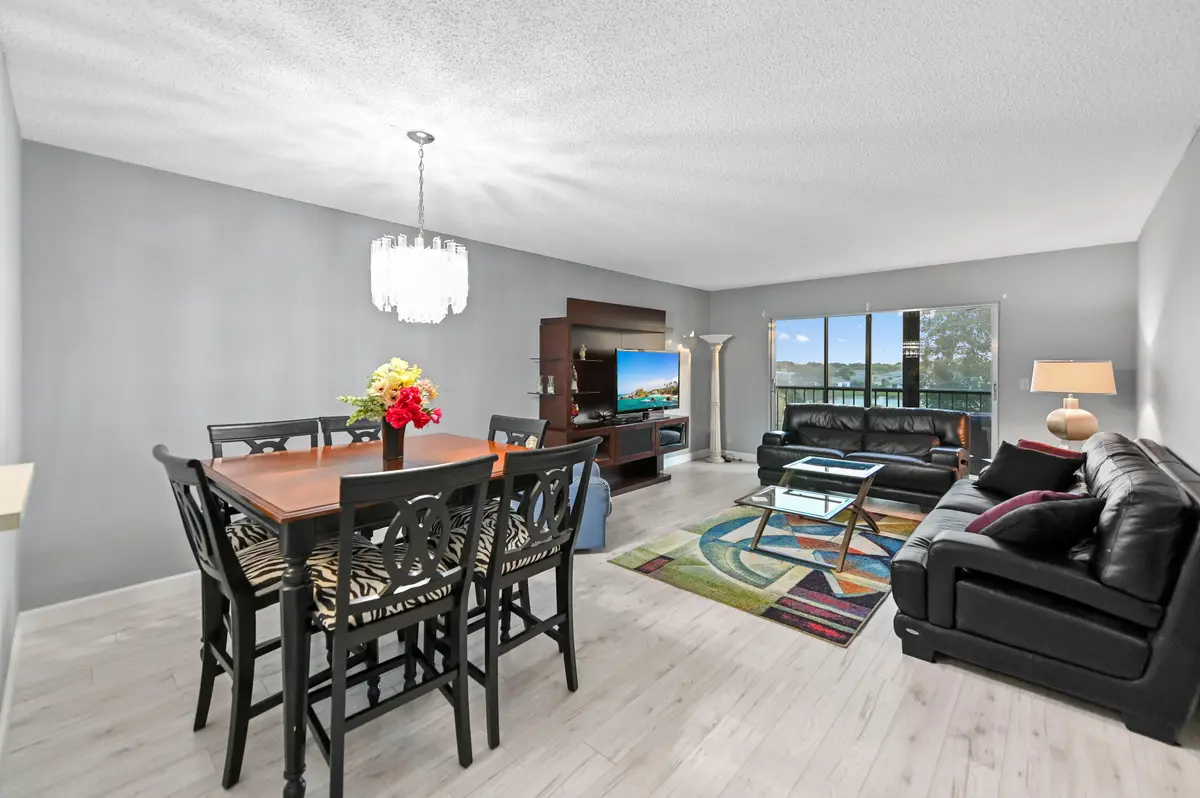 14 Diningroom 01 at 7286 HUNTINGTON Lane 402, Delray Beach