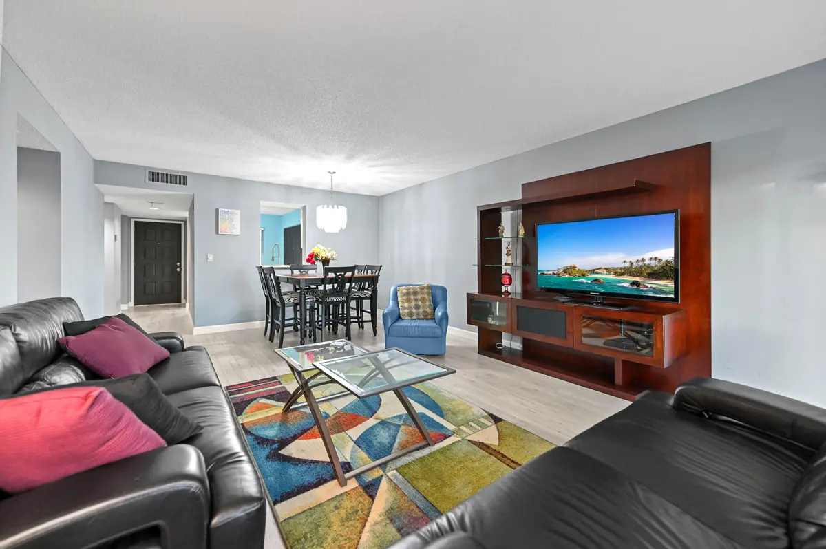 19 Livingroom 04 at 7286 HUNTINGTON Lane 402, Delray Beach