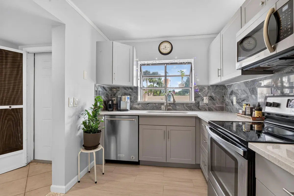 14-web-or-mls-305-16 at 305 Congressional Way, Deerfield Beach