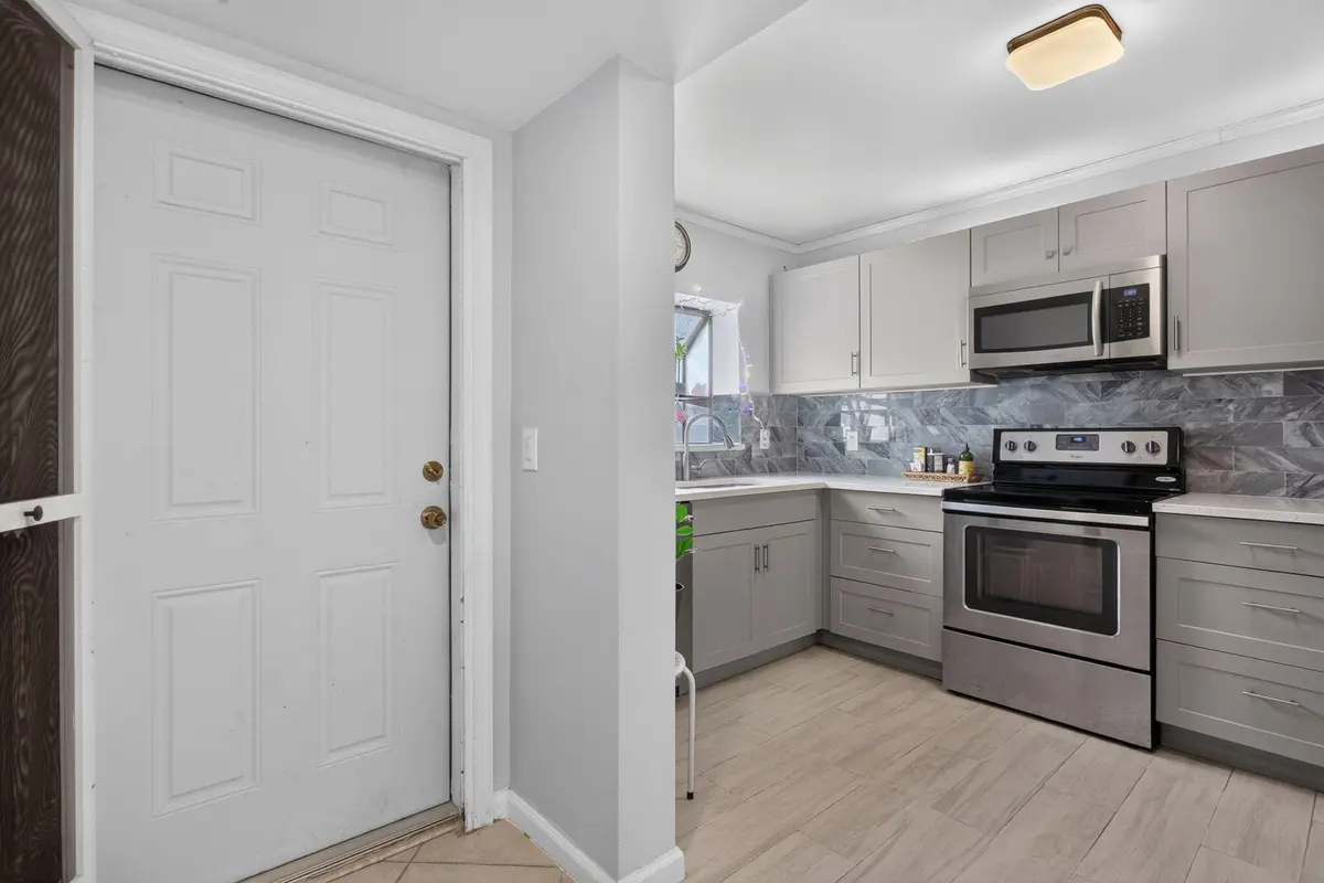 9-web-or-mls-305-11 at 305 Congressional Way, Deerfield Beach