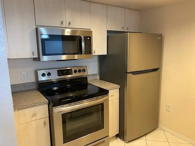 Kitchen at 1801 N FLAGLER Drive 432, West Palm Beach