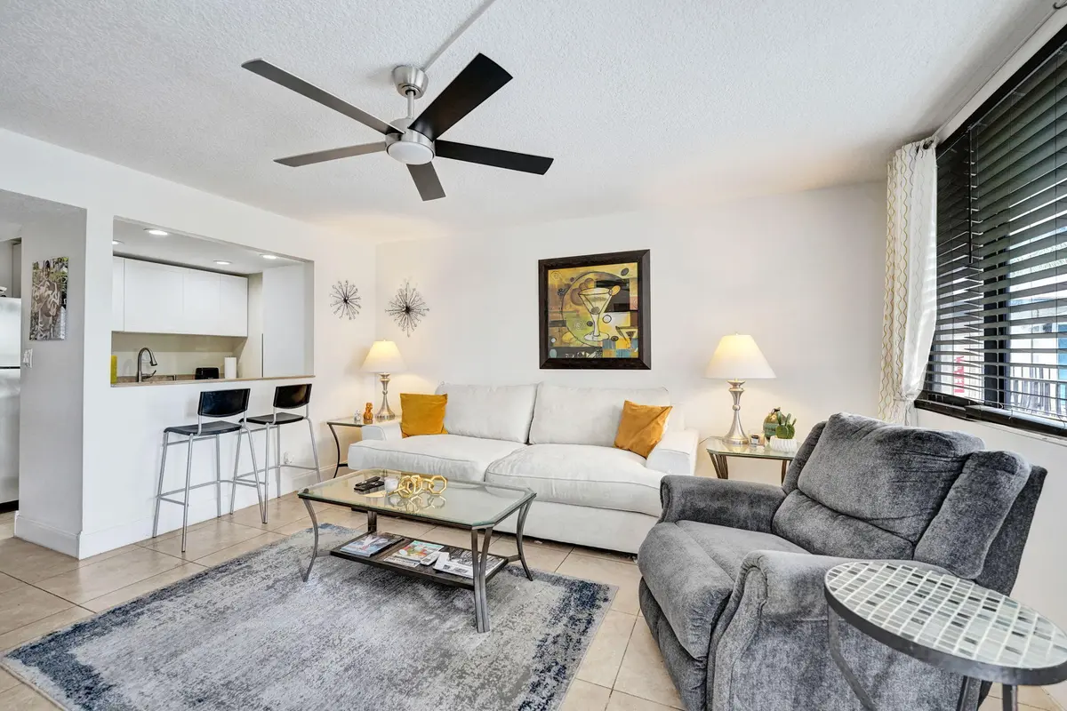 25-web-or-mls-DSC05693 at 1901 N Andrews Avenue Apt 214, Wilton Manors