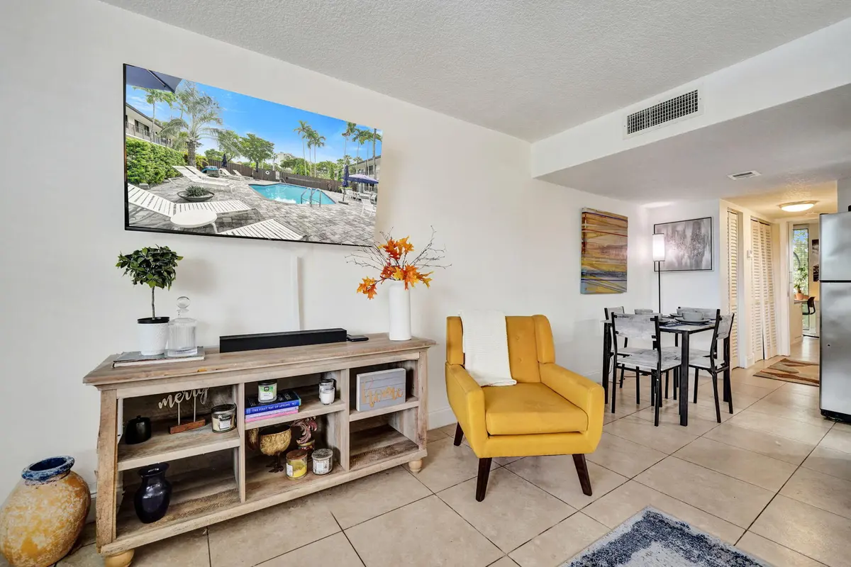 28-web-or-mls-DSC05702 at 1901 N Andrews Avenue Apt 214, Wilton Manors