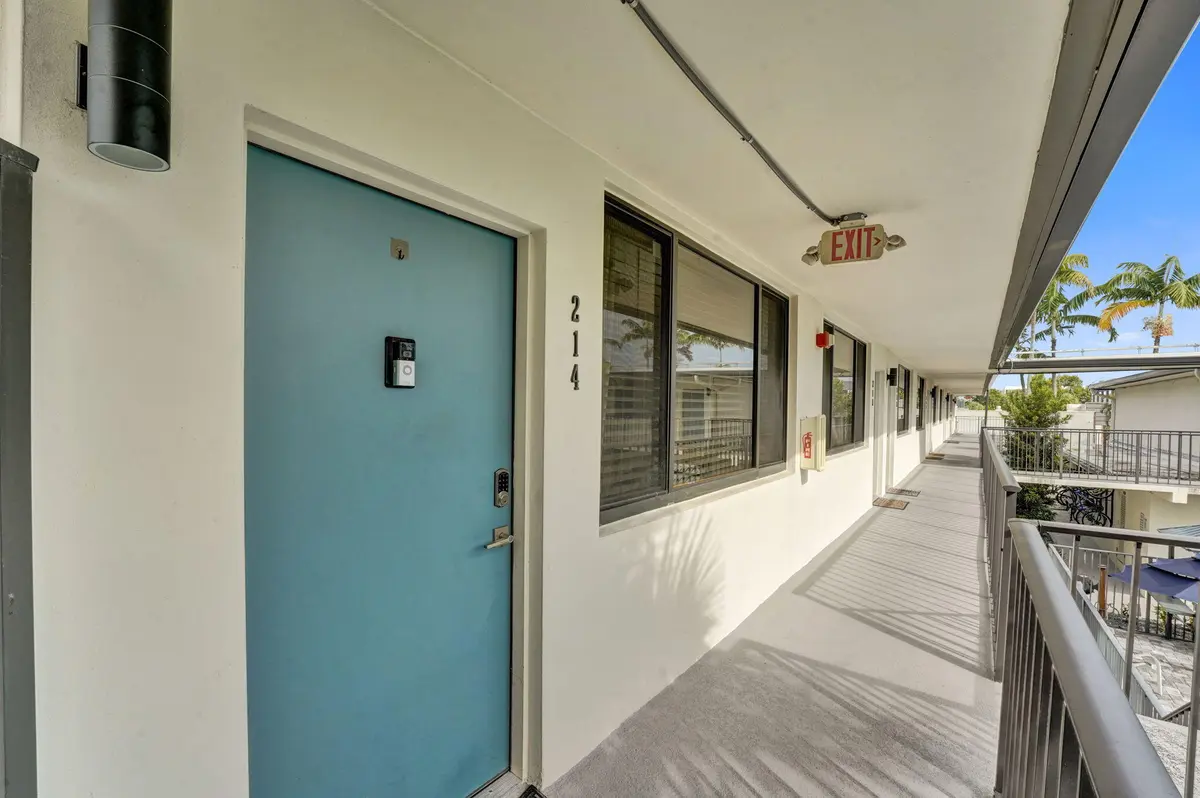 21-web-or-mls-DSC05681 at 1901 N Andrews Avenue Apt 214, Wilton Manors