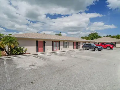 528 13th Place 528, Vero Beach – Condominium for sale