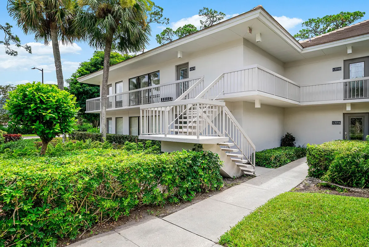 Stairs at 4367 N QUAIL RIDGE Drive B, Boynton Beach