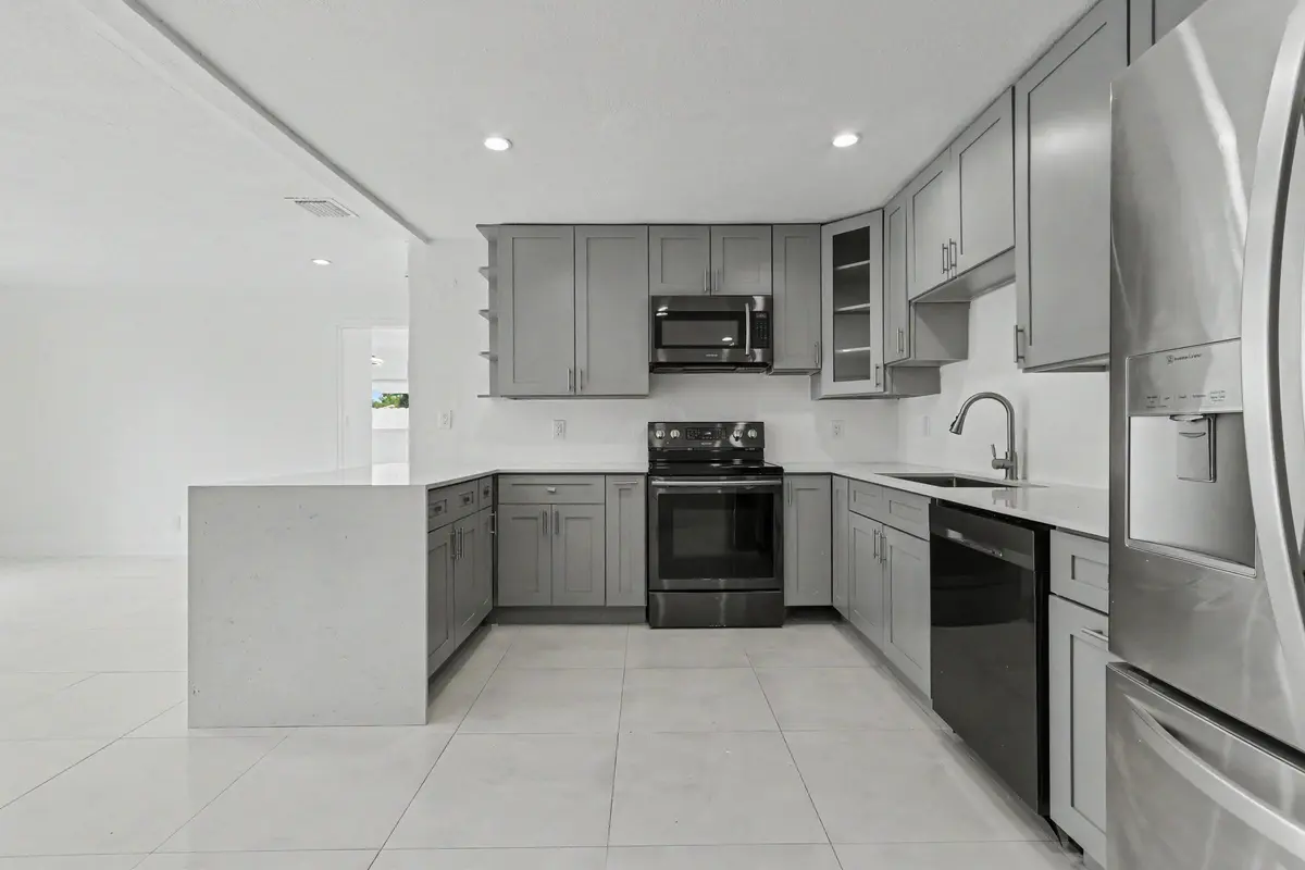 6320-18 at 6320 ADAMS Street, Hollywood