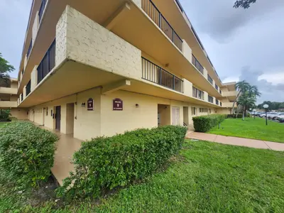 351 Cambridge Road 311, Hollywood – Condominium for sale