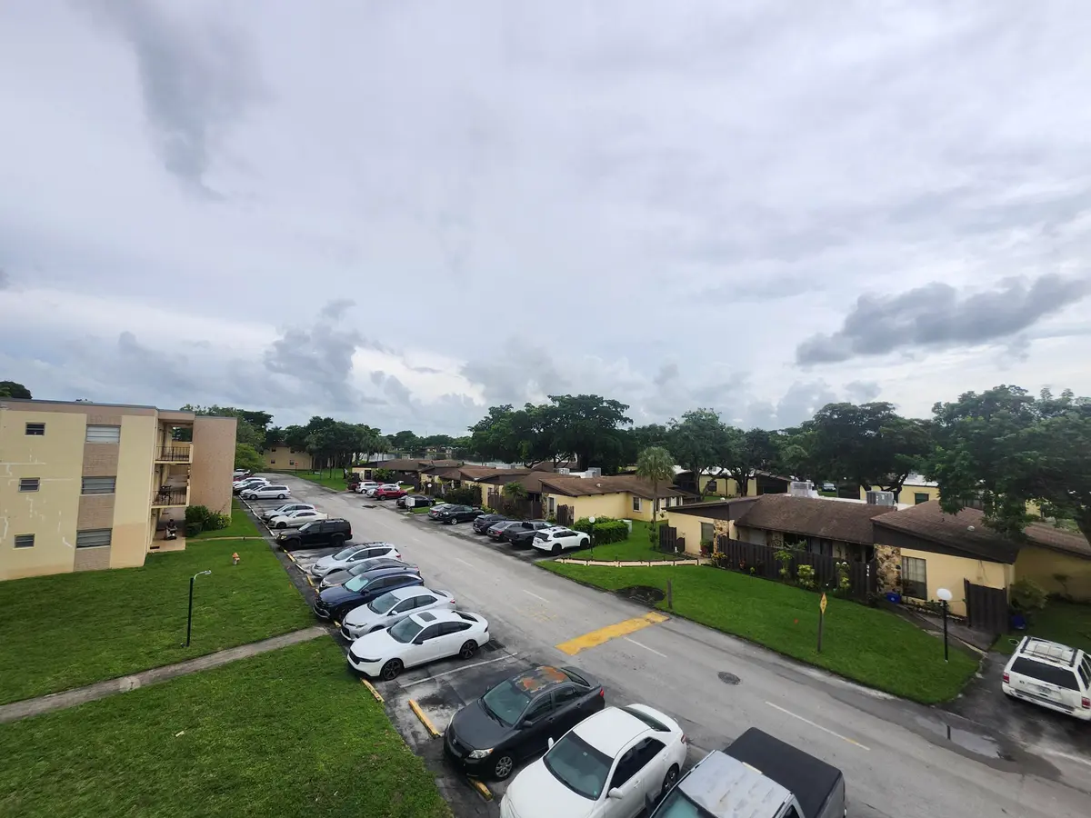 351 Cambridge Road 311, Hollywood, FL – photo 4