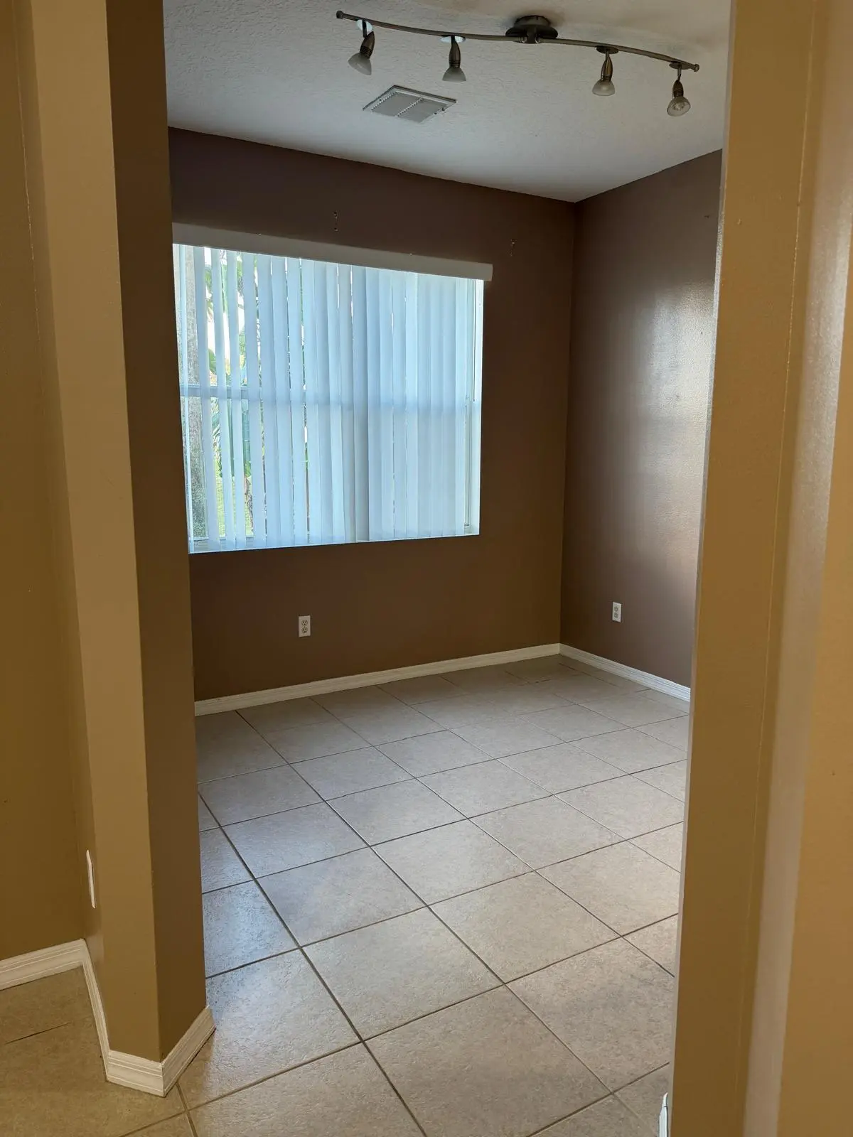 Dinning area at 1510 Seminole Palms Drive, Greenacres