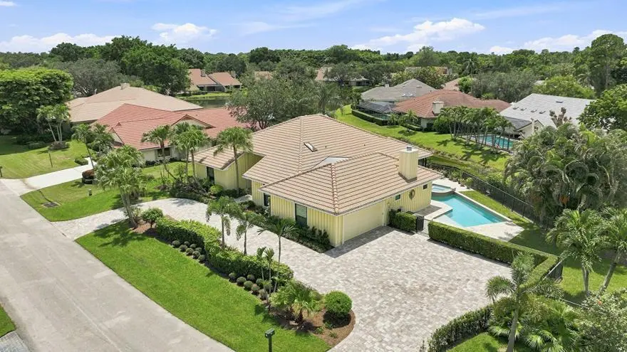 Corner Lot With Over 3000sf Driveway at 1 Wycliff Road, Palm Beach Gardens