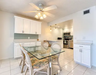 102 GREENBRIER A, West Palm Beach – Condominium for sale