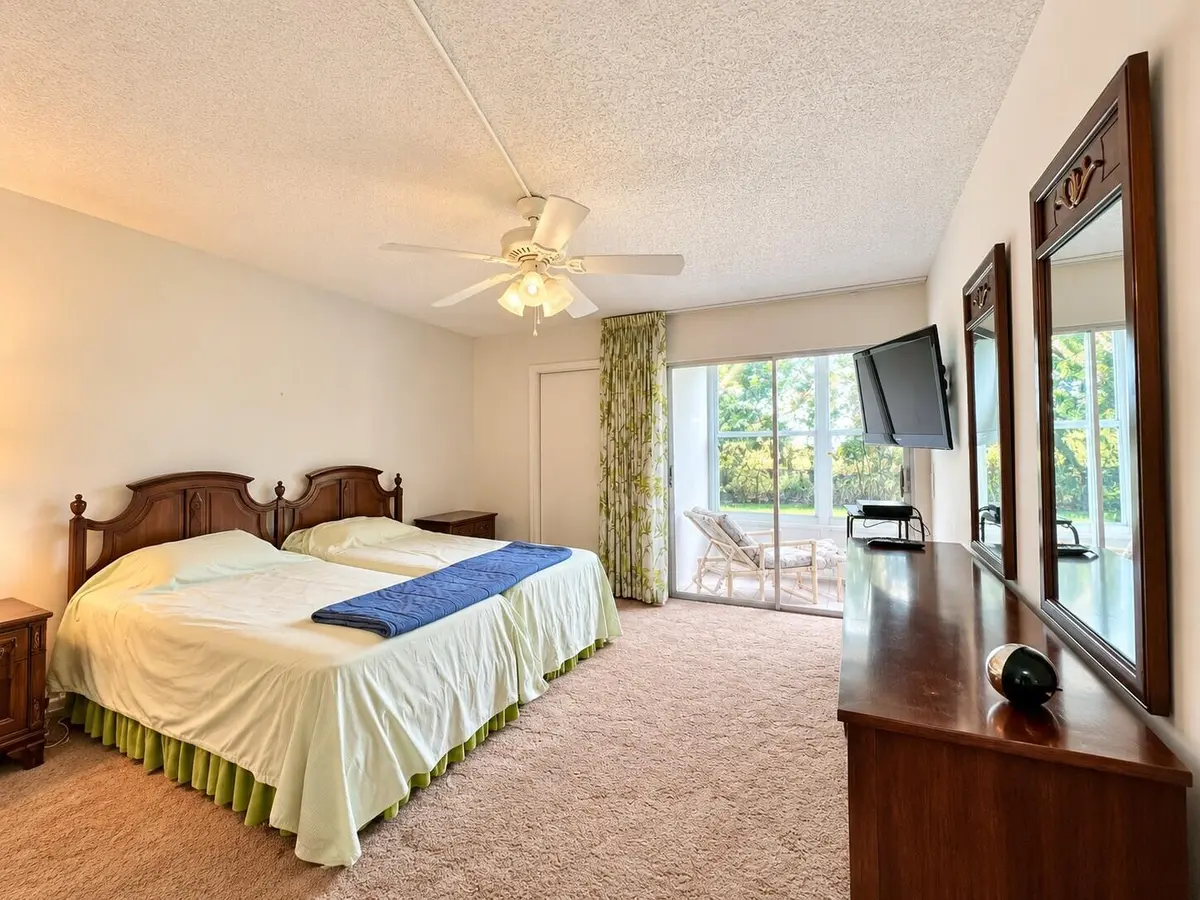Spacious Bedroom Suite at 102 GREENBRIER A, West Palm Beach