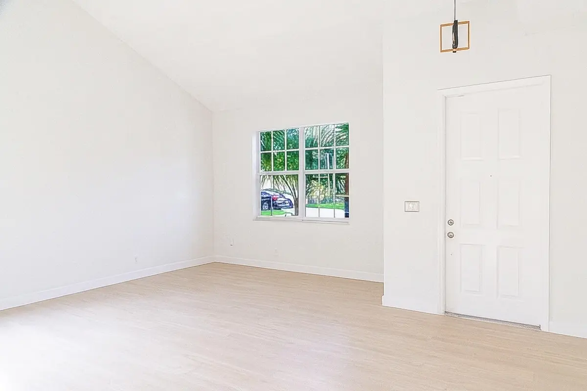 Living Room Alt View at 1790 PIERSIDE Circle, Wellington