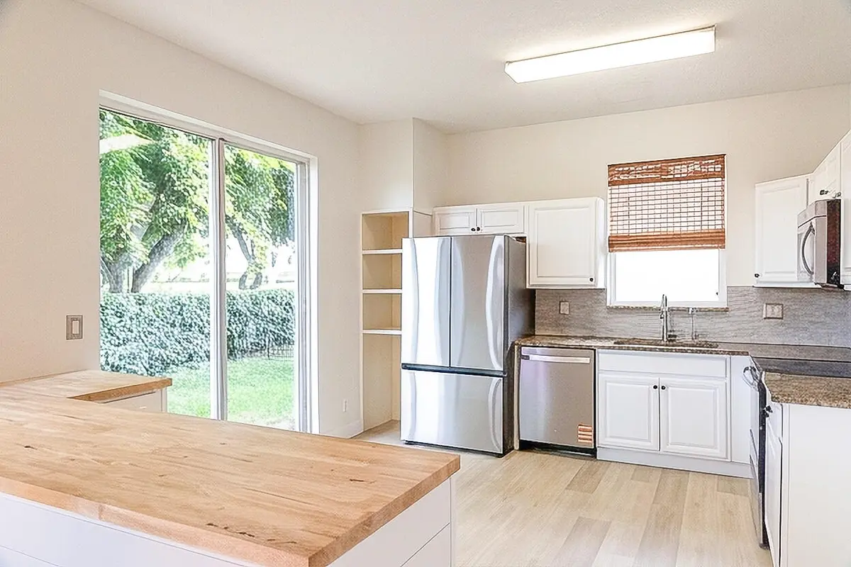 Kitchen at 1790 PIERSIDE Circle, Wellington
