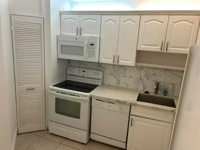 IMG_5904 at 5300 NE 24th Terrace 218c, Fort Lauderdale