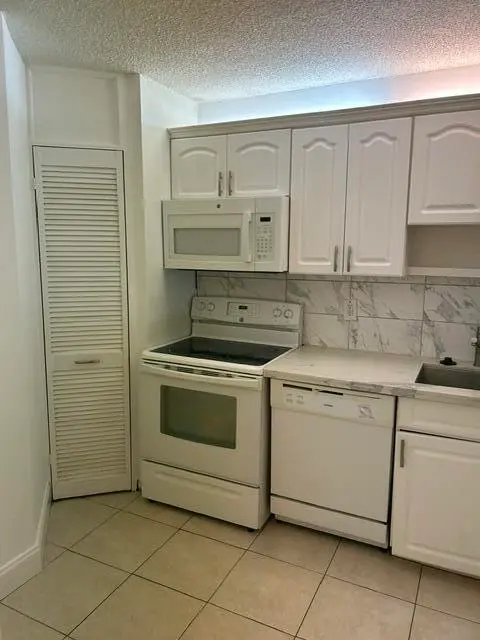 IMG_5901 at 5300 NE 24th Terrace 218c, Fort Lauderdale