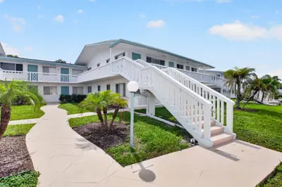2290 SUNSET Avenue 20, Lake Worth Beach – Condominium for sale