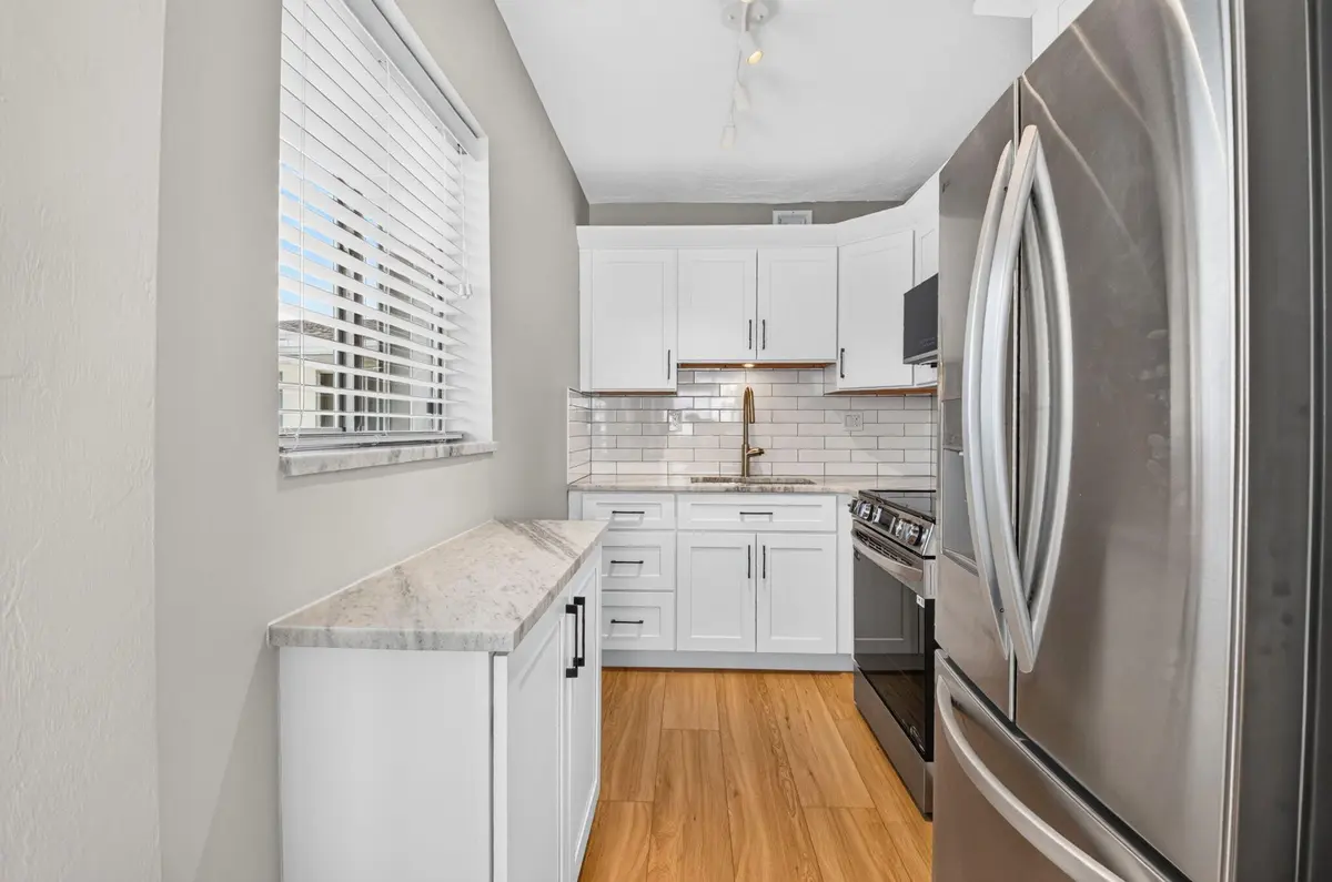 10-web-or-mls-DSC_8106 at 2290 SUNSET Avenue 20, Lake Worth Beach