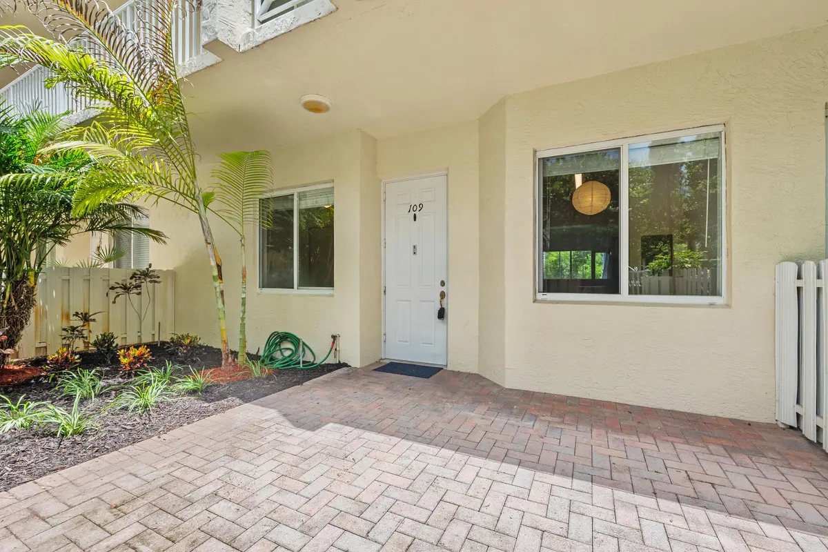 3500 Oaks Clubhouse Dr22 at 3500 Oaks Clubhouse Drive Apt 109, Pompano Beach