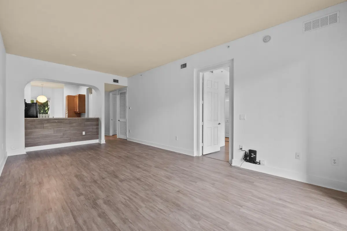 3500 Oaks Clubhouse Dr12 at 3500 Oaks Clubhouse Drive Apt 109, Pompano Beach