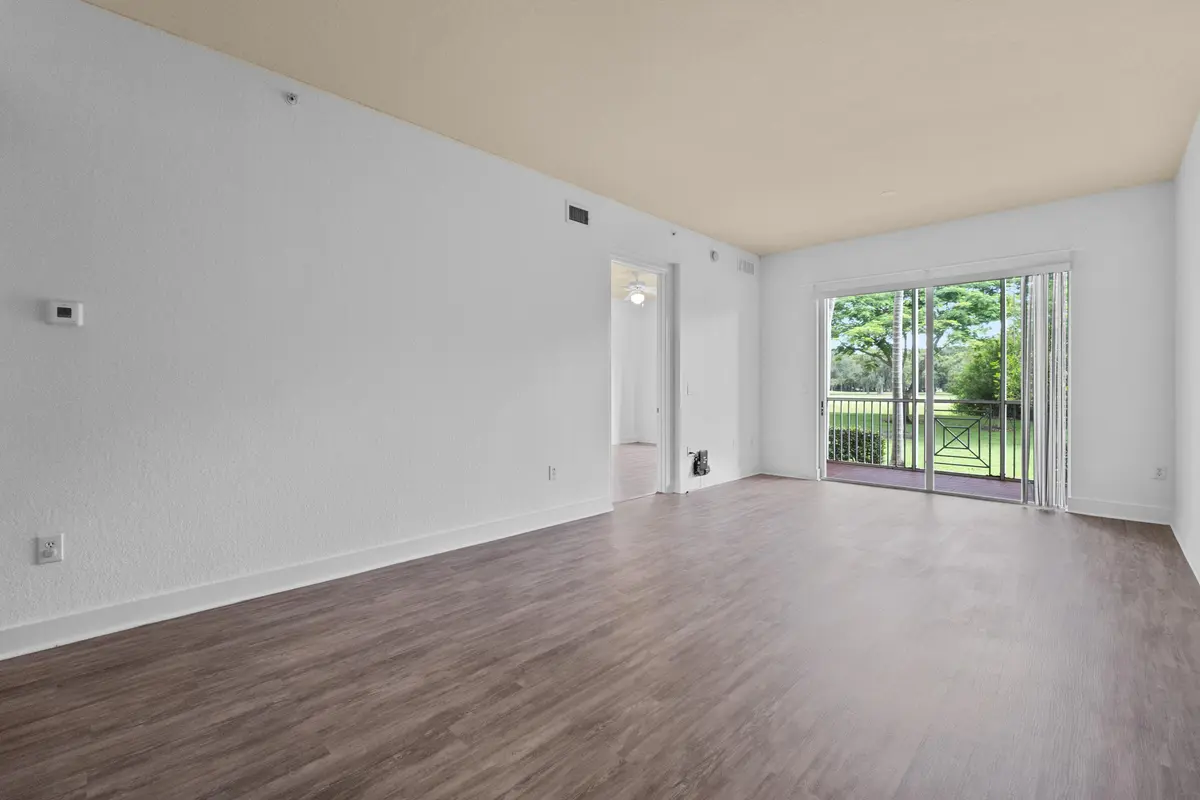 3500 Oaks Clubhouse Dr11 at 3500 Oaks Clubhouse Drive Apt 109, Pompano Beach