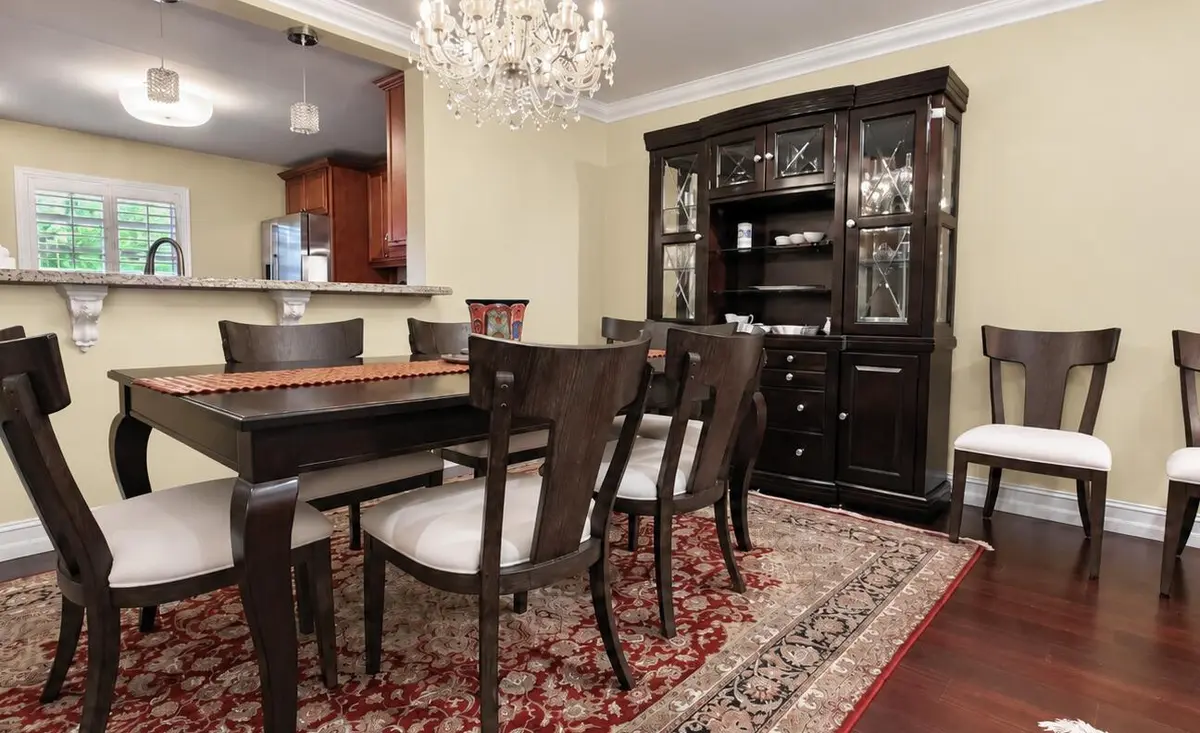 dining at 211 S Hollybrook Drive 101, Pembroke Pines