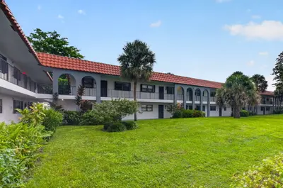 2121 W WOOLBRIGHT Road K202, Boynton Beach – Condominium for rent