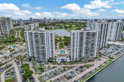 3701 N COUNTRY CLUB Drive 907, Aventura – Condominium for sale