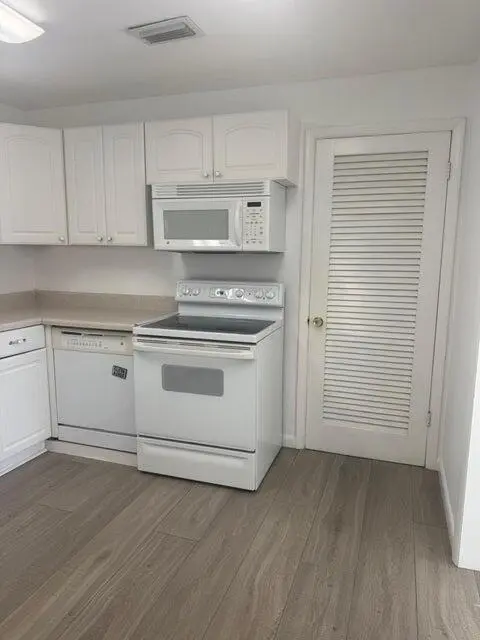 P4-KITCKEN(1) at 10789 N MILITARY Trail 3, Palm Beach Gardens
