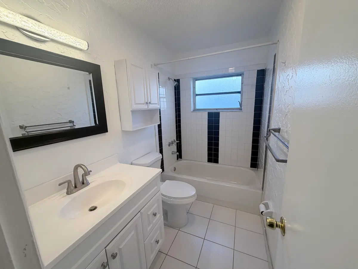 Common Bathroom at 11260 NW 39th Street, Coral Springs