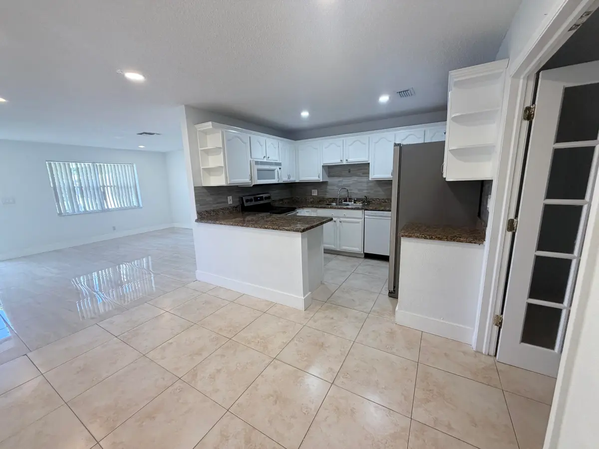 Kitchen at 11260 NW 39th Street, Coral Springs