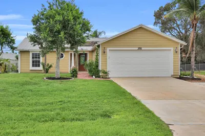 351 SW Dwight Avenue, Port St. Lucie – Single Family Residence for sale