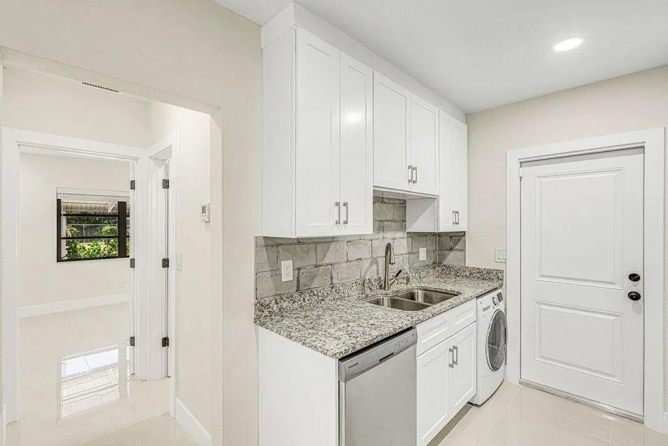 20240122172656945244000000-o at 1615 S Federal Highway B, Lake Worth Beach