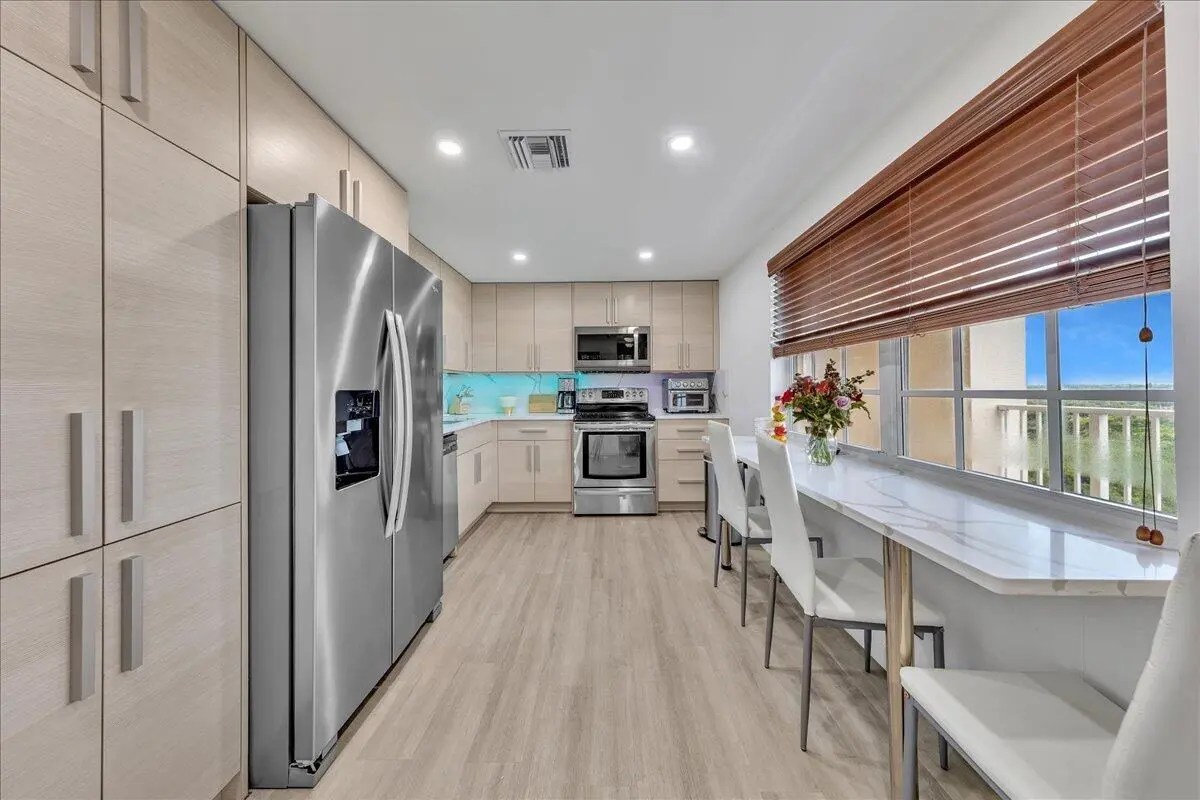 Extended AC vent at 3520 Oaks Way 904, Pompano Beach