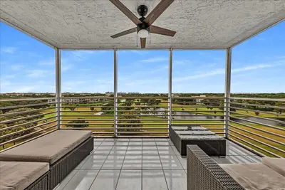 3520 Oaks Way 904, Pompano Beach – Condominium for sale