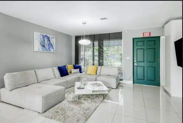 Photo 2 at 1905 N 45TH Avenue, Hollywood