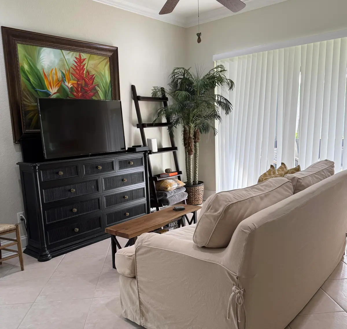 Living room and TV at 14636 STIRRUP Lane, Wellington