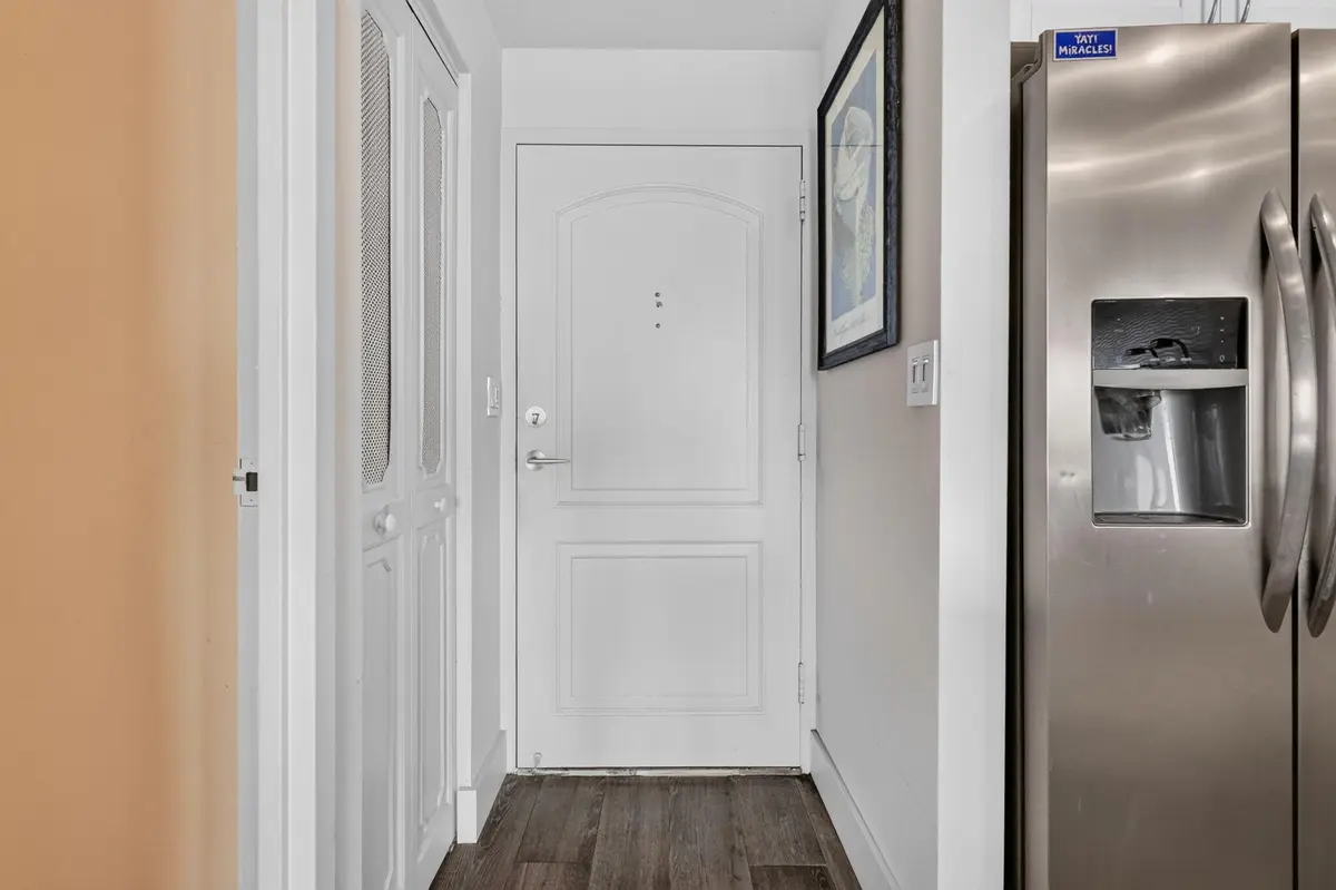3-web-or-mls-8H3A6923 at 3625 N Country Club Drive 1807, Aventura