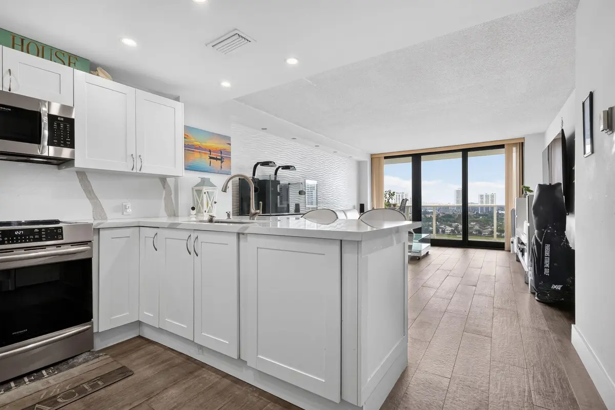 5-web-or-mls-8H3A6947 at 3625 N Country Club Drive 1807, Aventura