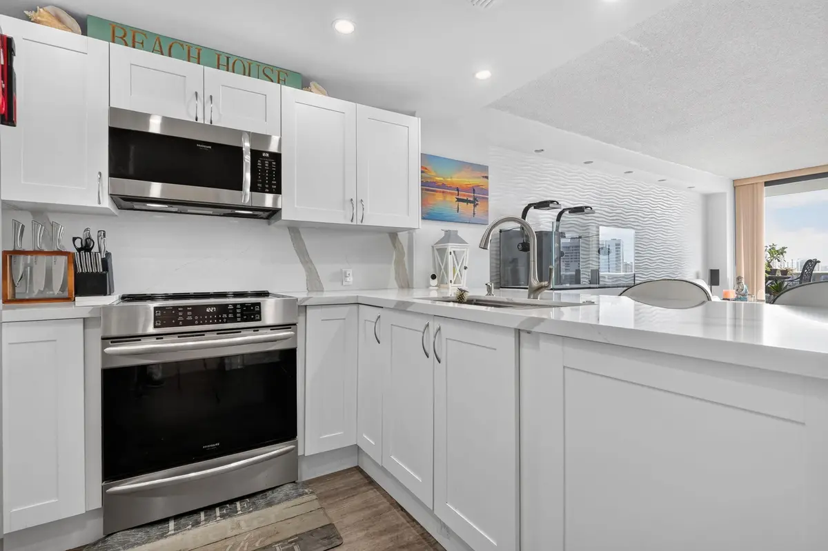 6-web-or-mls-8H3A6952 at 3625 N Country Club Drive 1807, Aventura