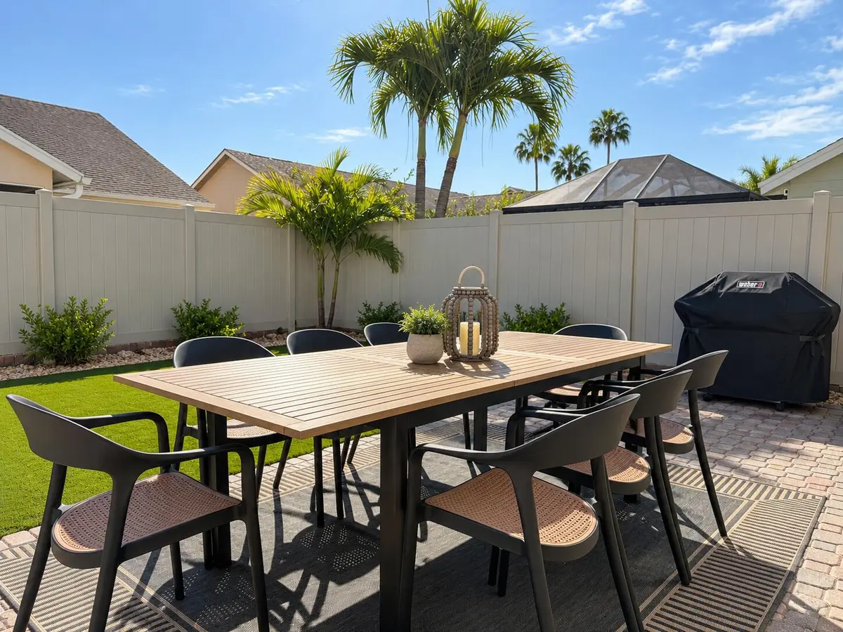 table outside at 13009 W MEADOWBREEZE Drive, Wellington