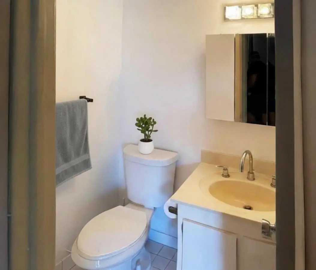 Photo 7 at 901 HILLCREST Drive 307, Hollywood
