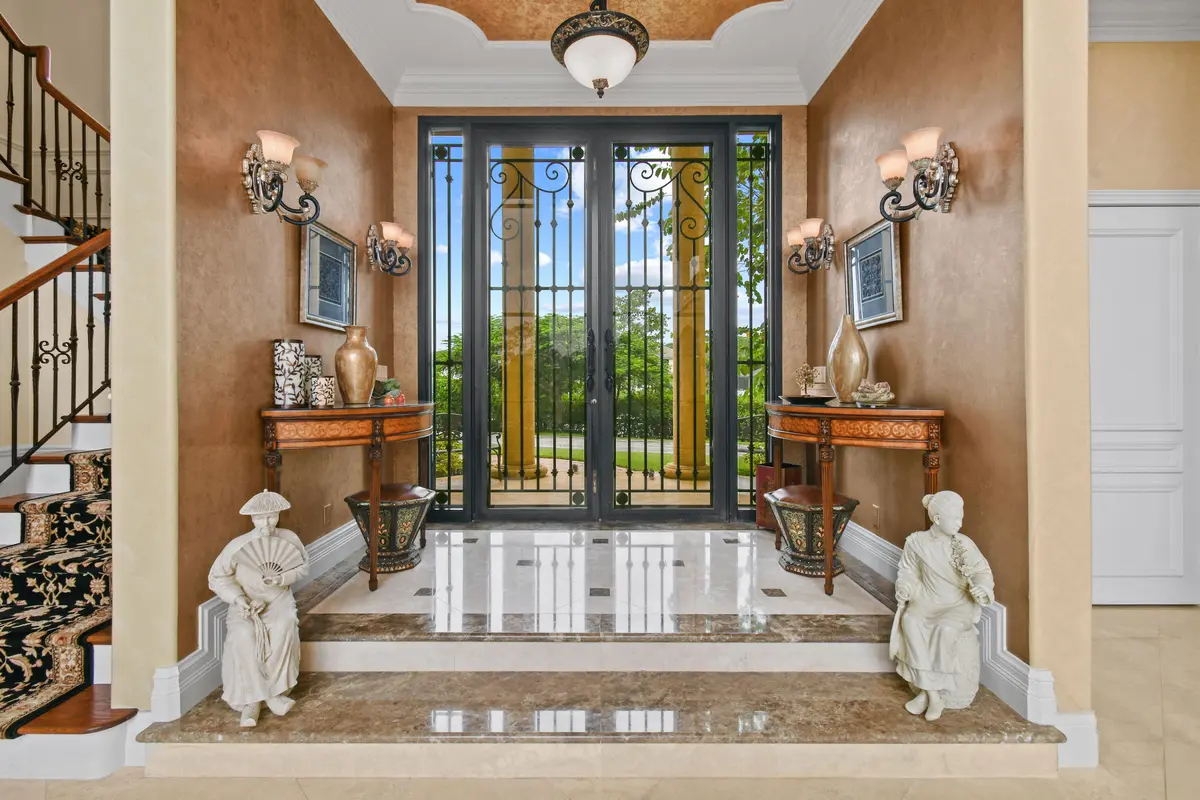 Entry at 18519 SE Palm Island Lane, Jupiter