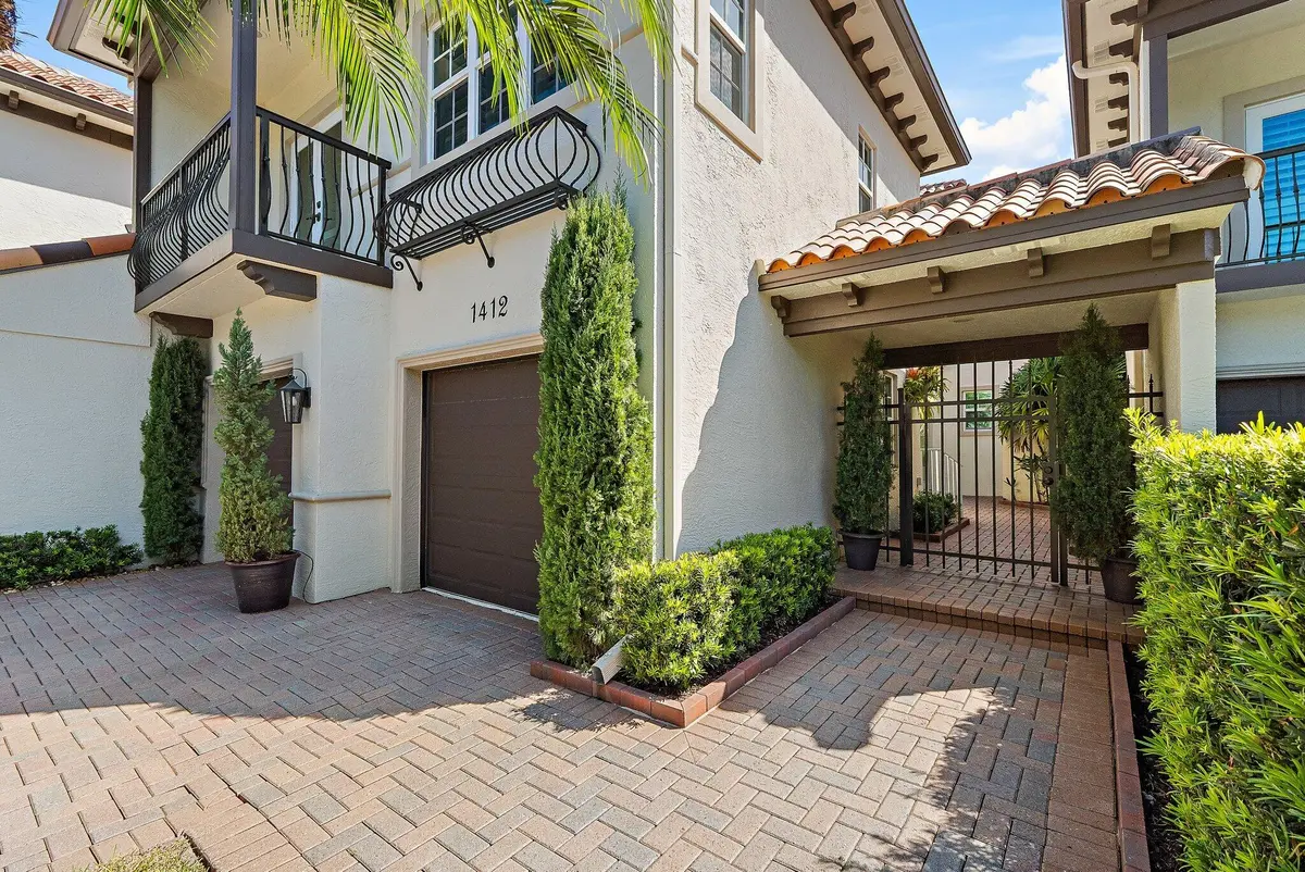 Privacy Gate at 1412 HARBOUR POINT Drive, North Palm Beach