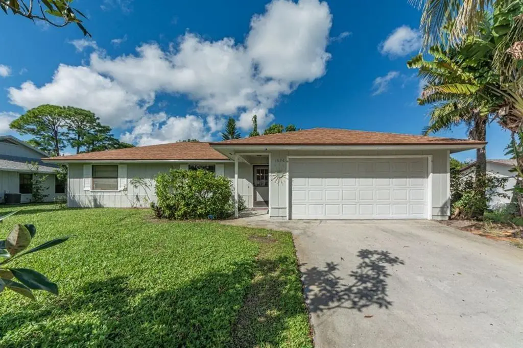 front at 1636 20th Place, Vero Beach
