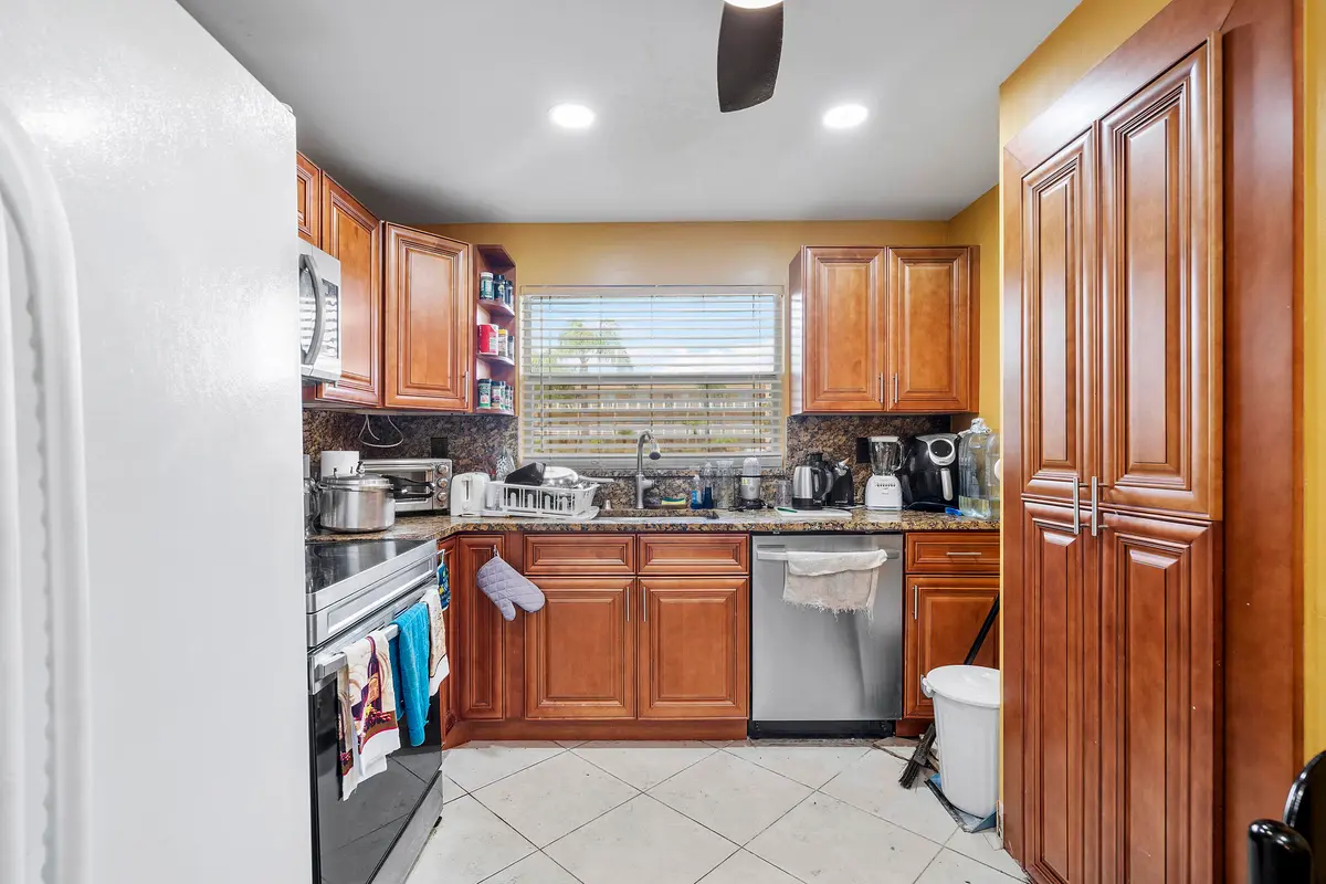 Kitchen at 9221 Sunrise Lakes Boulevard 109, Sunrise